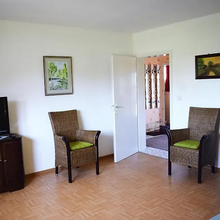 Haushaelfte Henriette Emmelsbuell-horsbuell *